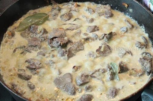 Куриная печень в сметане. 08