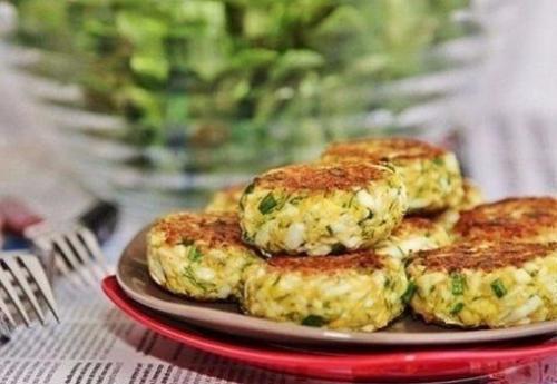 Яичные котлеты с зеленью.
