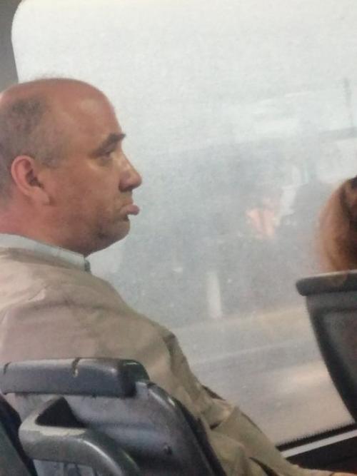 Еду, значит, сегодня в автобусе, а тут такое.