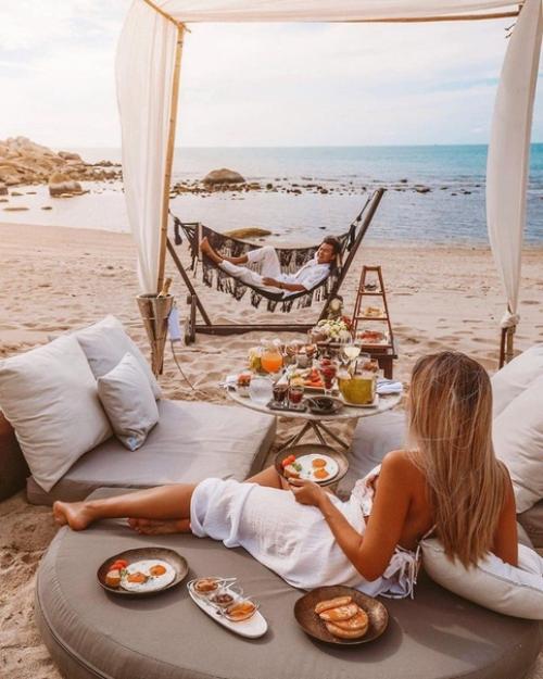 Когда ты искренне, всем сердцем любишь человека, ты не думаешь о том, что слишком много отдаёшь.