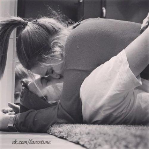 Для женщины не важен мужской стиль, ни золотые кольца и браслеты, ни замки и ни белые кареты, ни даже дорогой автомобиль. 04