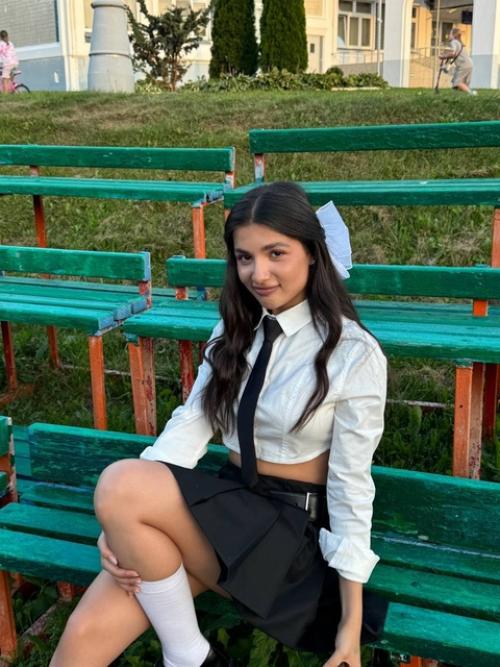 Амина школьным фотосетом поделилась. 01