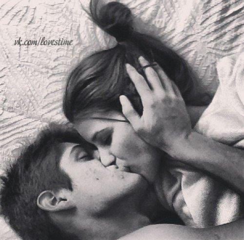 Для женщины не важен мужской стиль, ни золотые кольца и браслеты, ни замки и ни белые кареты, ни даже дорогой автомобиль.