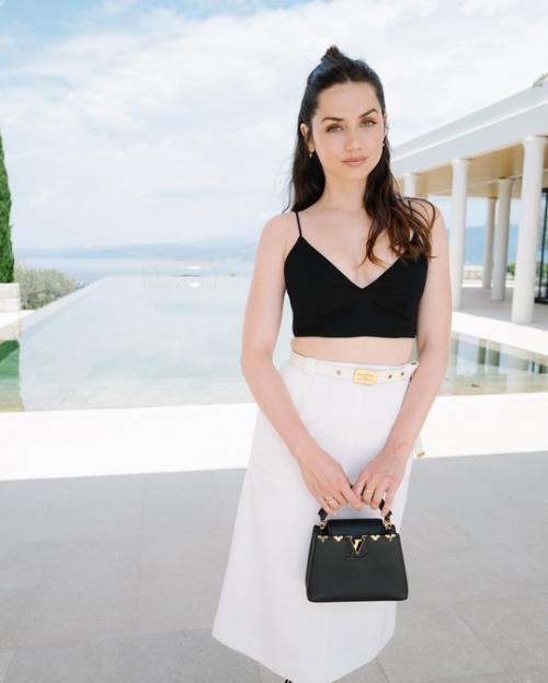 Ана де Армас - актриса, чья звезда продолжает сиять всё ярче! 03