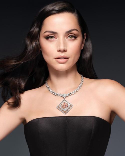 Ана де Армас - актриса, чья звезда продолжает сиять всё ярче! 01