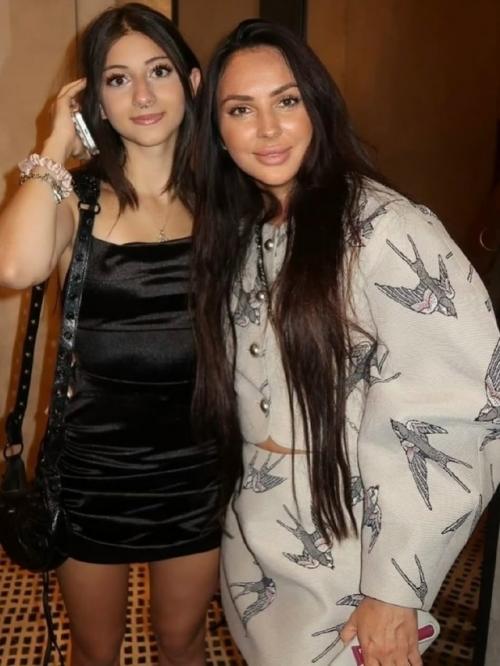 В сети неожиданно обрушилась волна критики на 13-летнюю Эстеллу галустян. 01