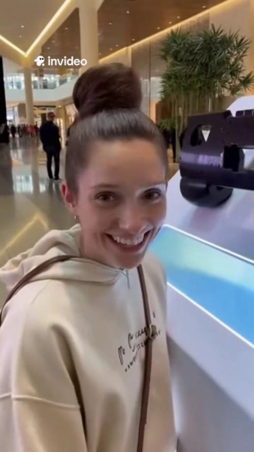 Представьте: утро, вы опаздываете, сонно плететесь к чудо - аппарату, вставляете голову - и через минуту вынимаете её с идеальной причёской! 02