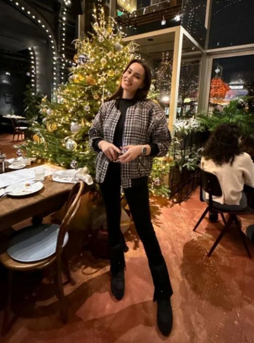 Звёздное нашествие: бурак озчивит участвует в российском сериале, а его жена фахрие эвджен исследует Москву. 02