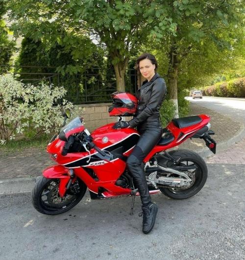 Анастасия самбурская недавно рассказала о своём стремлении сыграть главную роль в боевике.  