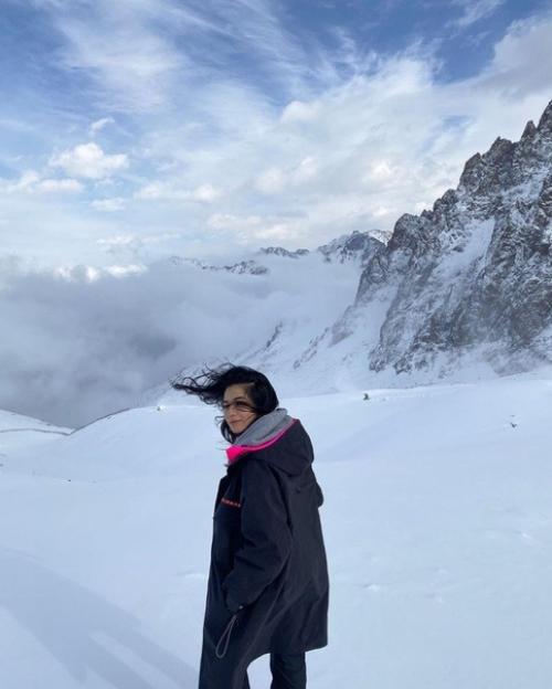 Диана коркунова поделилась атмосферными кадрами, сделанными на популярном горнолыжном курорте шымбулак в Казахстане. 06