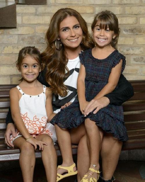 На оценку занимаюсь около года, плотно с конца сентября 2019 (до этого параллельно была основная работа.