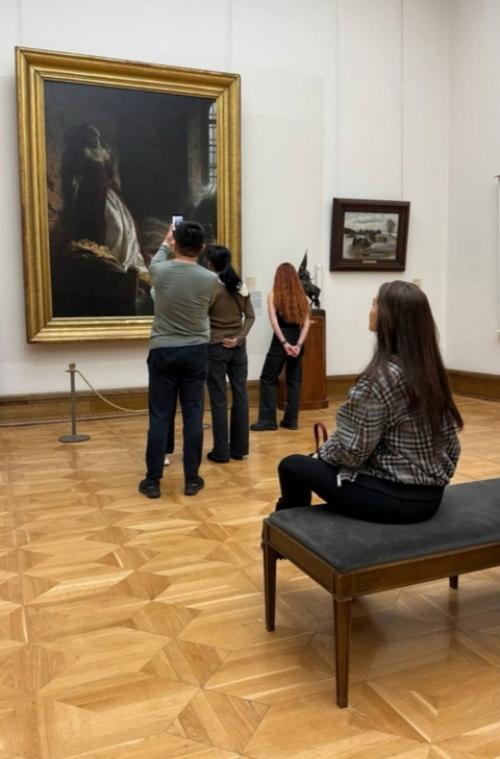 Звёздное нашествие: бурак озчивит участвует в российском сериале, а его жена фахрие эвджен исследует Москву. 01