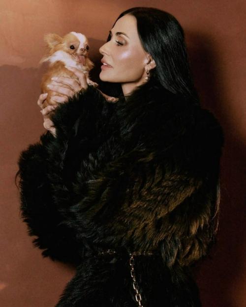 Деми Мур, не теряющая своей привлекательности с годами, появилась в новой фотосессии для журнала WWD. 02