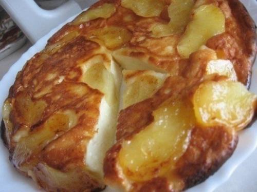 Творожно - яблочная запеканка с ароматом корицы.

