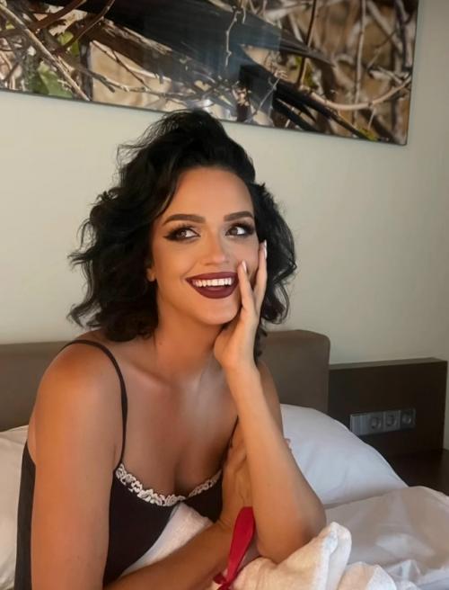 Певица слава в 2025 году столкнулась с неприятной ситуацией - она заразилась коронавирусом вместе со своей дочерью Антониной. 01