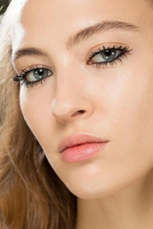 Самый необычный тренд в модном зимнем макияже 2020. 02