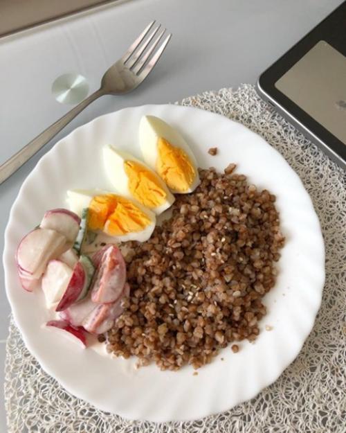 Подборка обедов:   1. макарошки с соуом с грибами и курочкой, помидоры Черри. 03