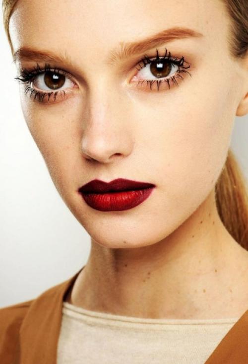 Самый необычный тренд в модном зимнем макияже 2020. 04