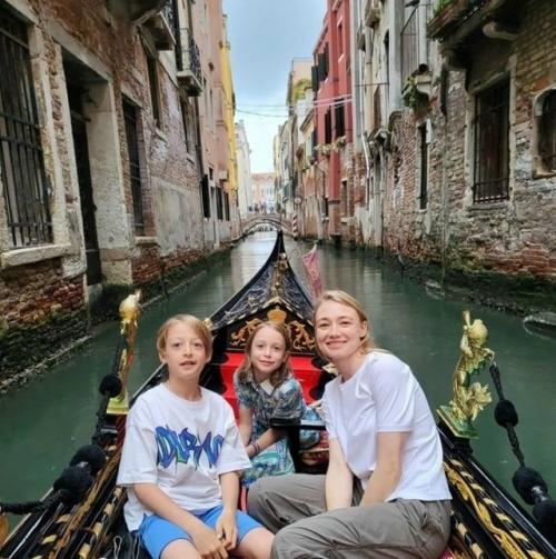 Поделились Совместным Фото - 38-летняя актриса Оксана акиньшина и 40-летний актёр Данила Козловский выложили совместную фотографию с отдыха.