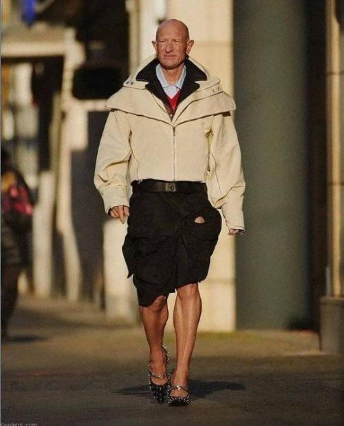 61-Летний американец Марк Брайан, живущий в Германии, стал звездой соцсетей из-за того, что предпочитает одеваться как женщина. 03