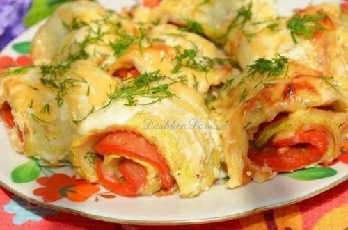 Невероятные рулетики из обжаренных кабачков, запеченные в духовке. Невероятные рулетики из обжаренных кабачков, запеченные в духовке.