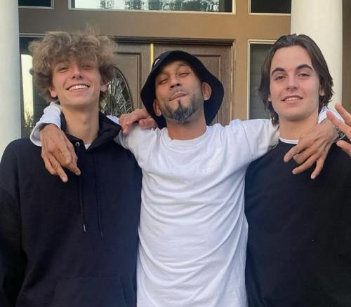 Кевин федерлайн рассказал, что именно после этого престон и его брат Джейден попросили отца забрать их к себе. 02