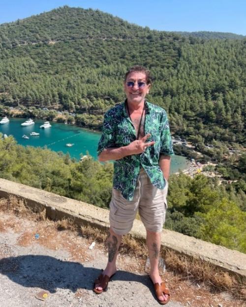 Григорий Лепс откровенно поделился своими чувствами к молодой девушке, с которой ему предсказывают свадьбу. 02