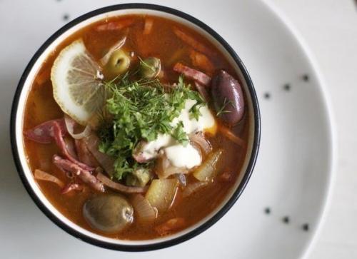 Солянка мясная.   Классика - всегда хорошо, побалуйте себя наваристой солянкой!