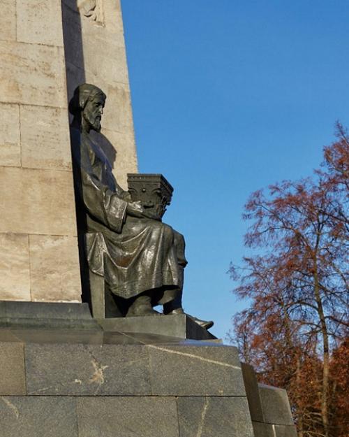 30 октября 1960 года был торжественно открыт памятник в честь 850-летия города Владимира. 02 30 октября 1960 года был торжественно открыт памятник в честь 850-летия города Владимира. 02