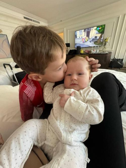 Ида Галич поделилась трогательными моментами из своей семейной жизни, опубликовав милые фотографии со своими детьми. 02