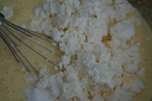 Рецепт творожного пирога со сливами. 02 Рецепт творожного пирога со сливами. 02