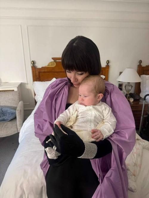 Ида Галич поделилась трогательными моментами из своей семейной жизни, опубликовав милые фотографии со своими детьми. 01