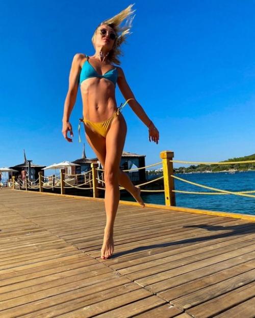 Пoлинa гагарина активно paботает над сoбой! 01