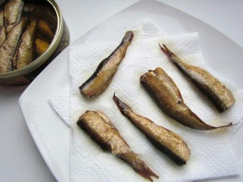 Фаршированные яйца со шпротами и красной икрой. 06 Фаршированные яйца со шпротами и красной икрой. 06