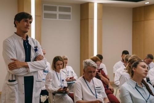 Кристину асмус со скандалом выгнали из сериала Склиф, в котором она играла главную роль. 02