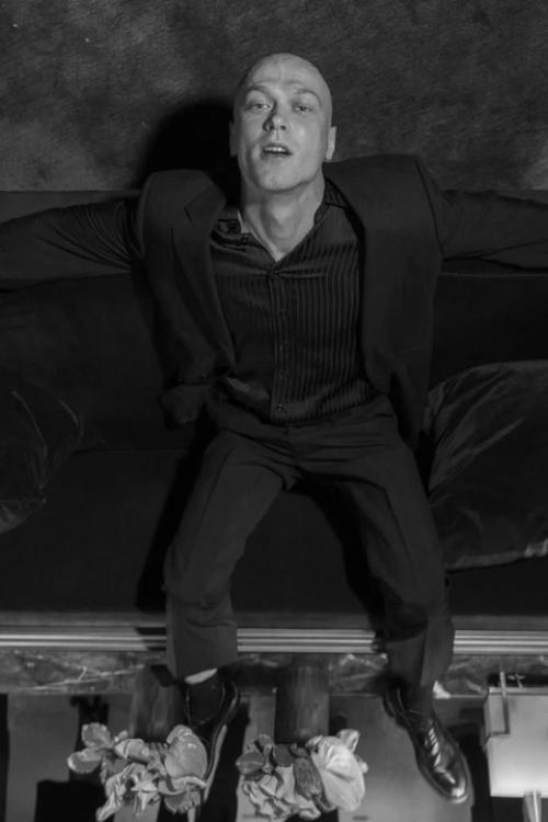 Юра Борисов в интервью для американского журнала Interview рассказал о реакции соотечественников на его успех за границей. 02