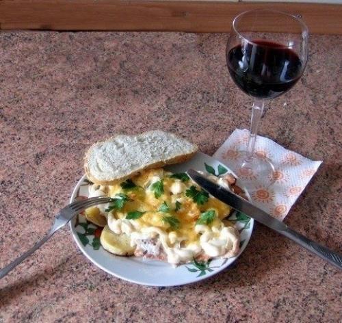 Мясо по-французски.

На 1 кг Филе свинины: 3-4 луковицы, 3 помидора, 4 крупных картофелины, 200 гр.  