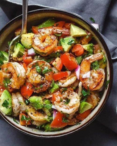 Салат с авокадо и креветками. 03