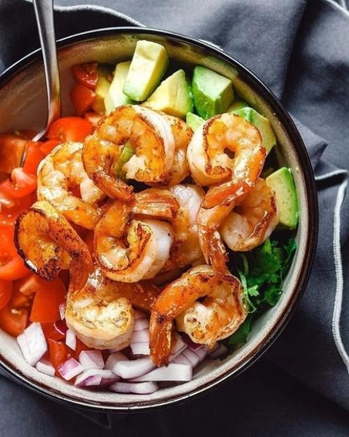 Салат с авокадо и креветками. 04