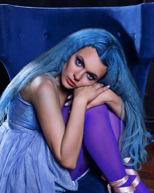 Предлагаю несколько вариантов перефразировки этого текста: 01