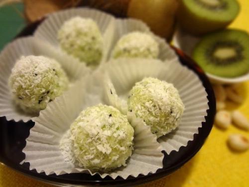 Домашние Рафаэлло с киви и орехами. 01