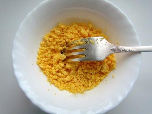 Фаршированные яйца со шпротами и красной икрой. 02 Фаршированные яйца со шпротами и красной икрой. 02