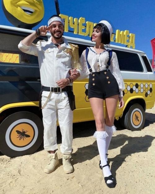 Многие фанаты говорят, что асмус заметно испортилась после развода. 01