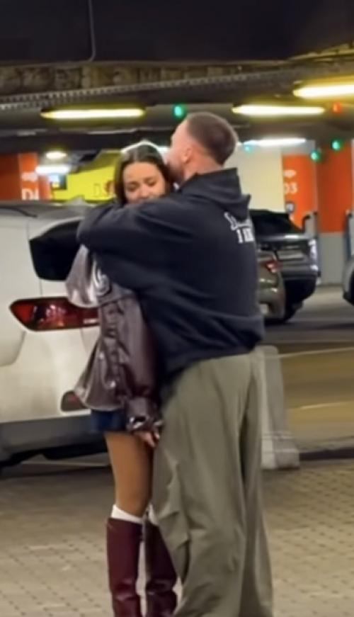 Она решила сыграть в кино. 01