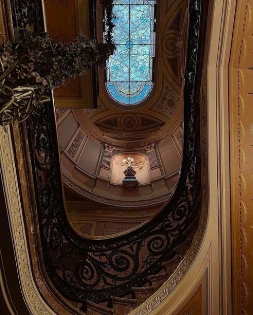 Парадная лестница во дворце Елисеевых. 02