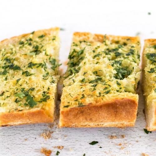 Домашний чесночный хлебушек. Домашний чесночный хлебушек.