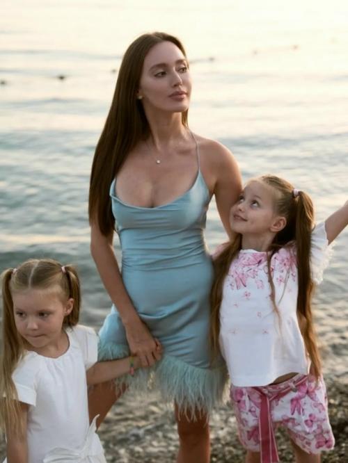 31-Летняя Анастасия Костенко, супруга Дмитрия Тарасова, столкнулась с волной критики после новой фотосессии. 01