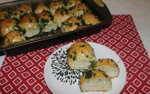 Пампушки с зеленью и чесноком.

