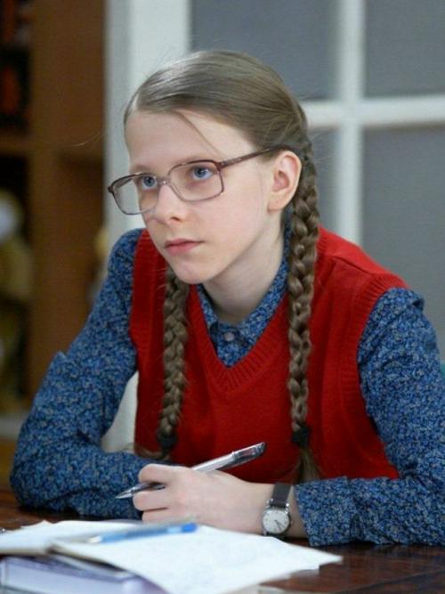 Актриса из сериала Папины Дочки трогательно поздравила маму с днём рождения в морозном Барнауле, отмечая этот день в духе прощёного воскресенья. 01