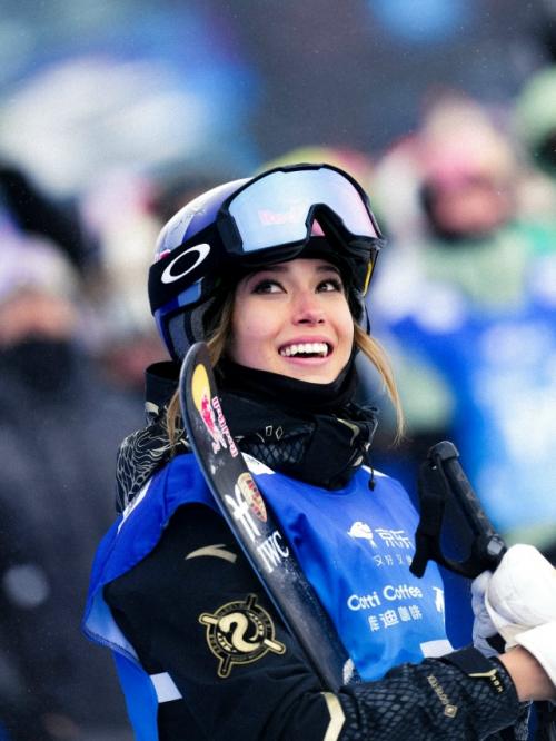 Пожалуй, самая обсуждаемая красавица этой олимпиады - Эйлин Гу. 02